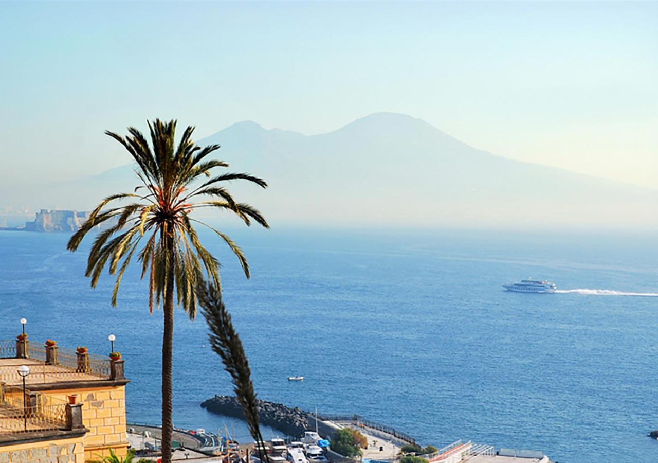 Metro Amedeo - Stanza Privata Con Vasca Idromassaggio Apartment Napoli Exterior foto