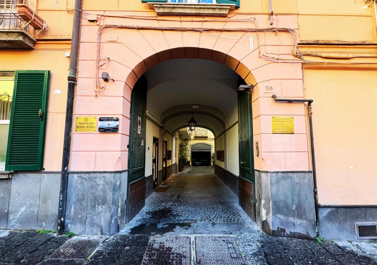 Metro Amedeo - Stanza Privata Con Vasca Idromassaggio Apartment Napoli Exterior foto