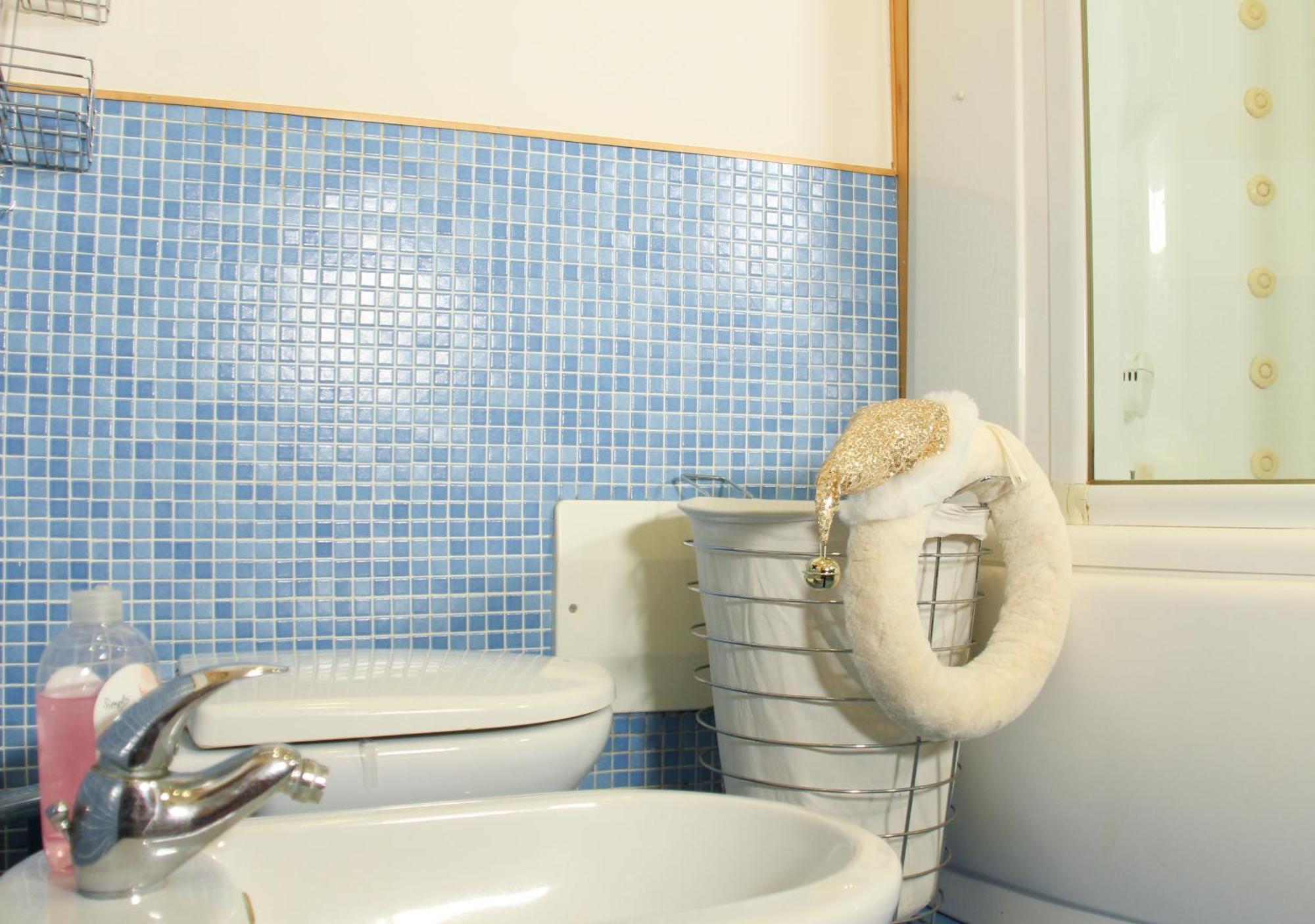 Metro Amedeo - Stanza Privata Con Vasca Idromassaggio Apartment Napoli Exterior foto